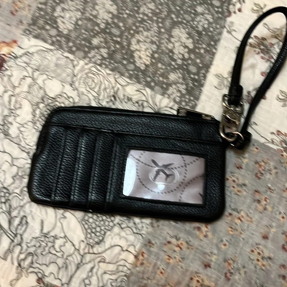 Black Wristlet by Samantha Brown 💙